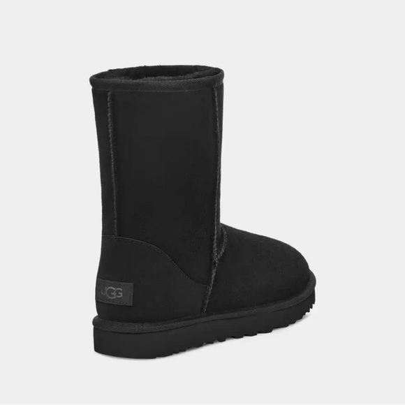 UGG W Classic Short ll Boots. Size 6. Black. #1016223 NEW IN BOX! Retail $180 - Picture 4 of 15